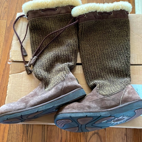 UGG Boot - Picture 1 of 9